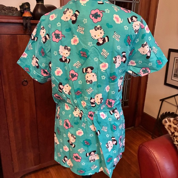 "Sanrio, Hello Kitty" scrub top, M, short sleeve, Excellent, used condition - Picture 5 of 10